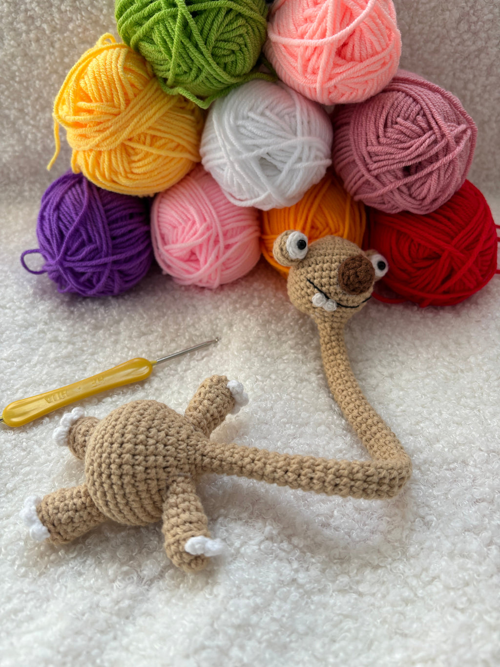 Handmade Crochet Prehistoric Sloth Bag Charm - Funny Long Neck Sloth Plush Toy，Gift for Animal Lovers