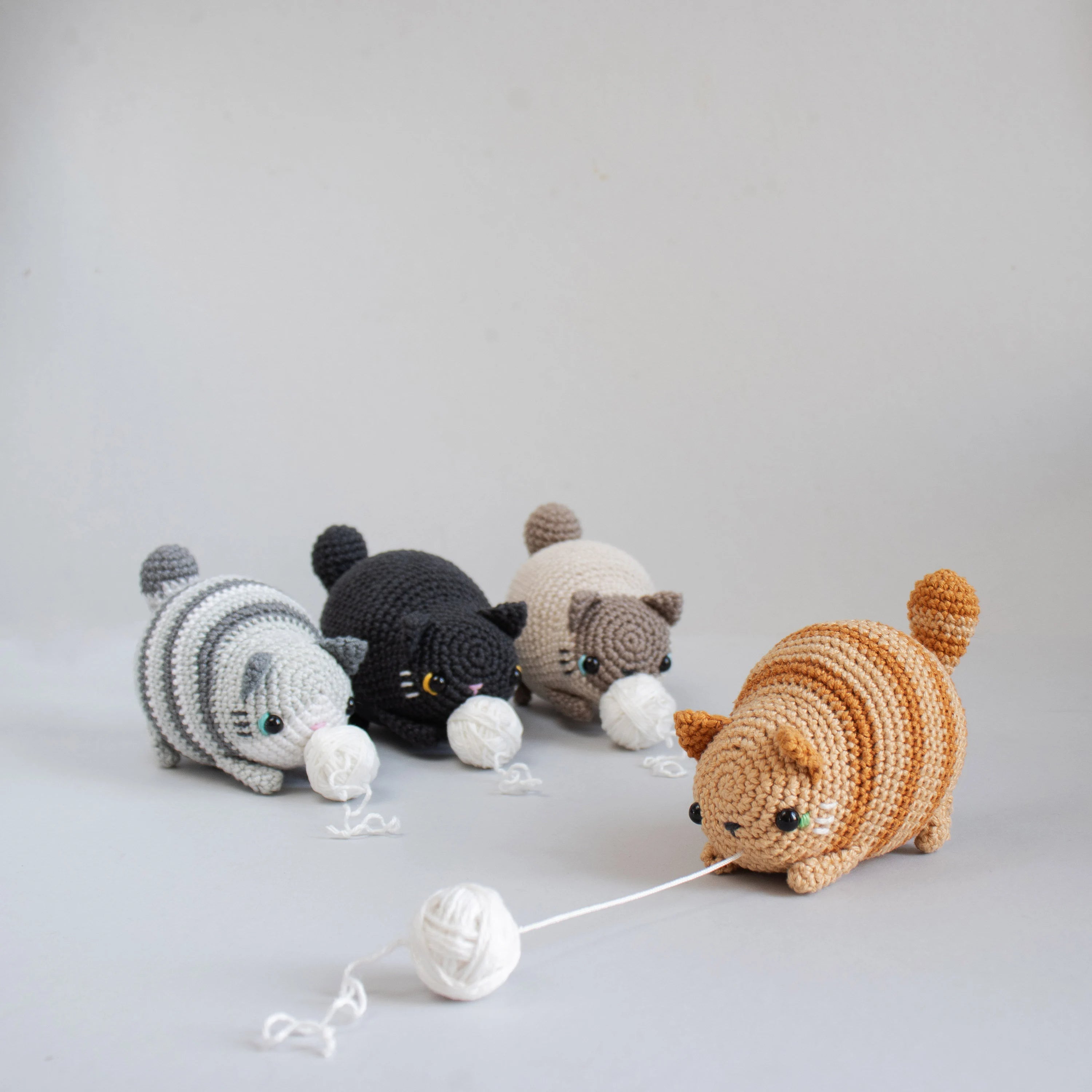 Handmade Crochet Purring Cat- Vibrating Sensory Toy, moving interaktive baby motoric playtime