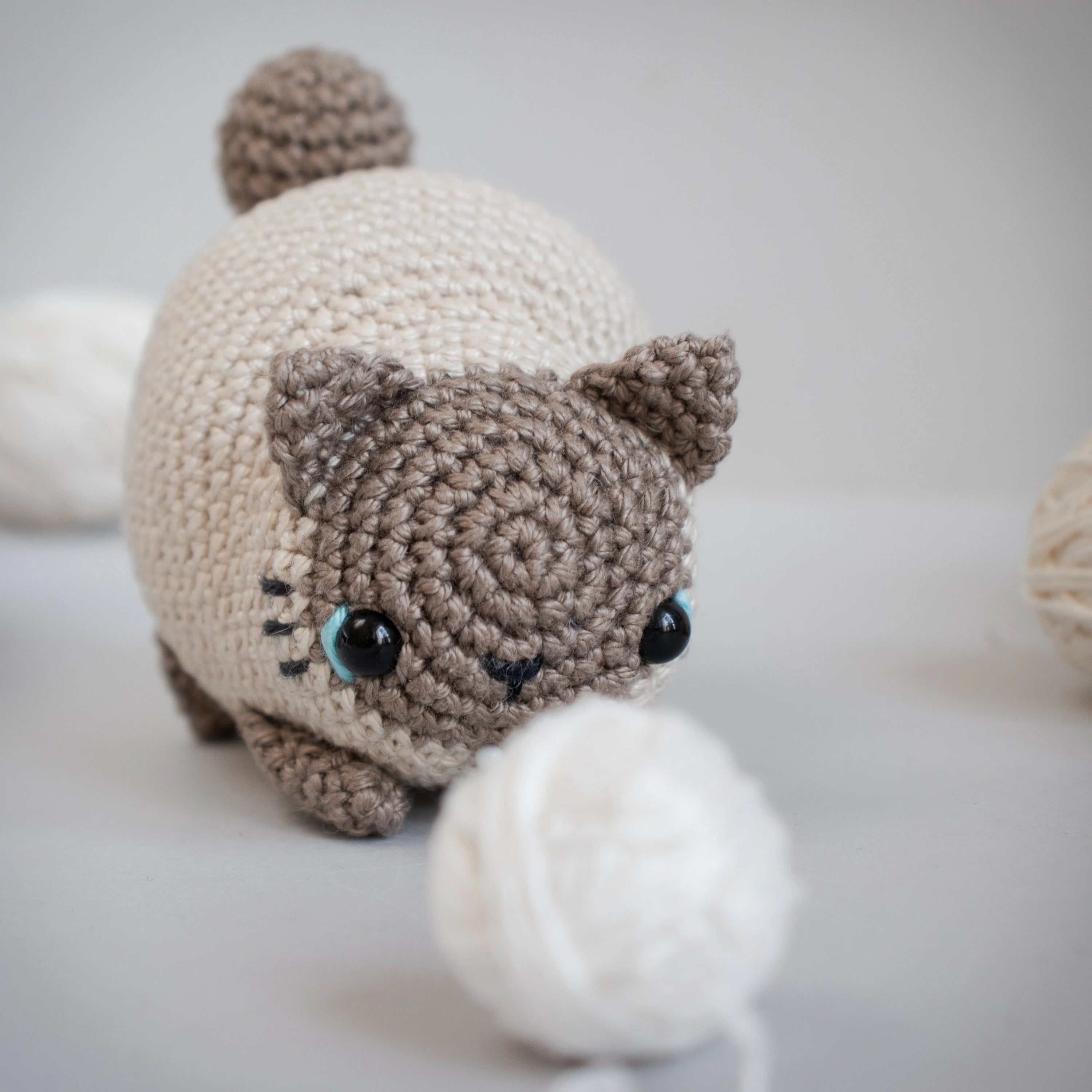 Handmade Crochet Purring Cat- Vibrating Sensory Toy, moving interaktive baby motoric playtime